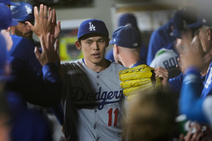 The 161-kilometer bullpen Sasaki is powerful. 60-homer MVP candidate Raleigh struck out three pitches 