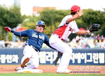 33 Trade transfer's passion for baseball → He swung until 3 a.m. in my room and hit four balls