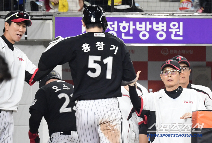 I can really see the winner! Magic number 1...The game was decided in the first inning LG, Daejeon jinx is over, too Overpower Hanwha 