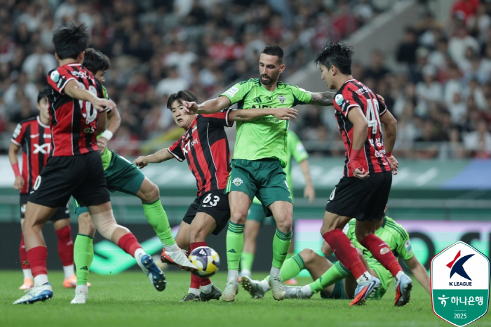  Seoul blocked Foye Jeonbuk. What's wrong with it? 11 draws with Seoul