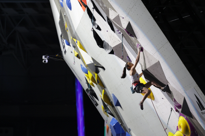 Korean national team Lee Do-hyun 2025 IFSC Seoul Sports Climbing World Championships Lead Gold Medal, Korea Climbing's first medal ever!