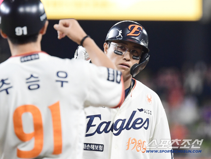  Chae Eun-sung finally makes a timely two-run hit against Tolhurst