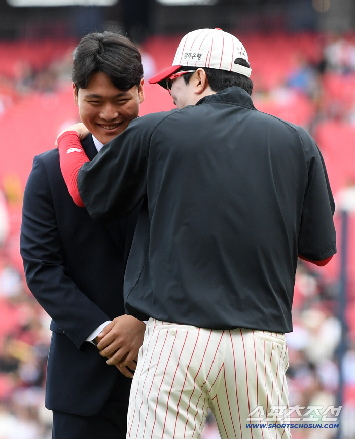  Dongseong High School junior Lee Dong-hoon and Hyun-jong Hyun-jong's extraordinary junior love