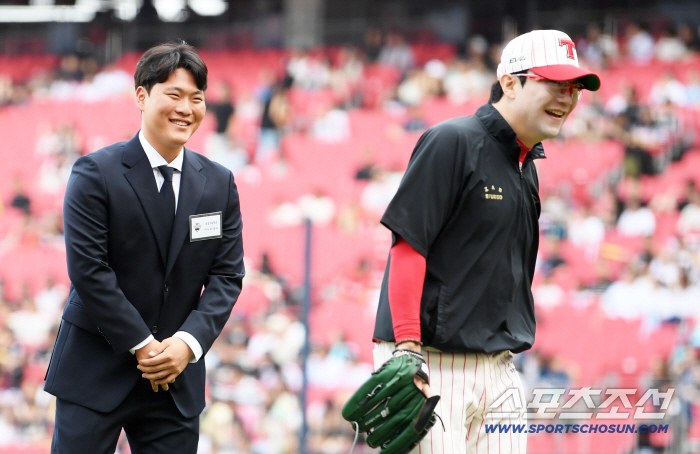  Dongseong High School junior Lee Dong-hoon loves Hyunjong