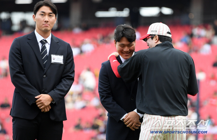  Dongsung High School junior Lee Donghoon and Hyunjong are good