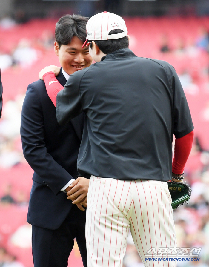  Dongsung High School junior Lee Donghoon and Hyunjong junior love