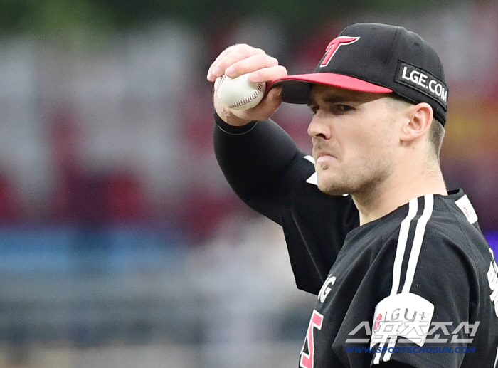  LG Tolhurst pitches his first start against Hanwha
