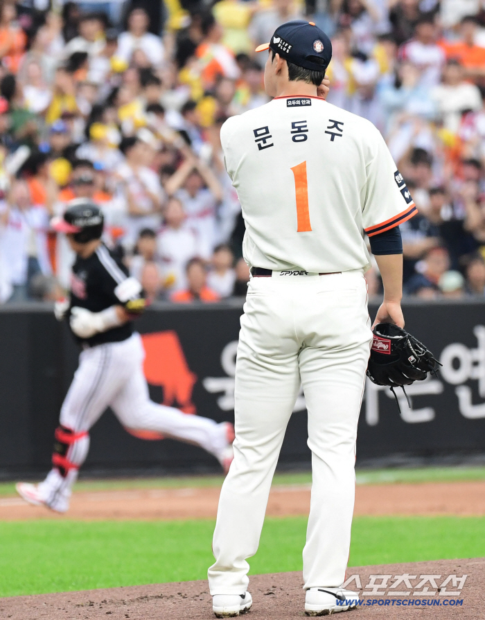  Moon Dong-ju allowed 6 runs from the 1st inning