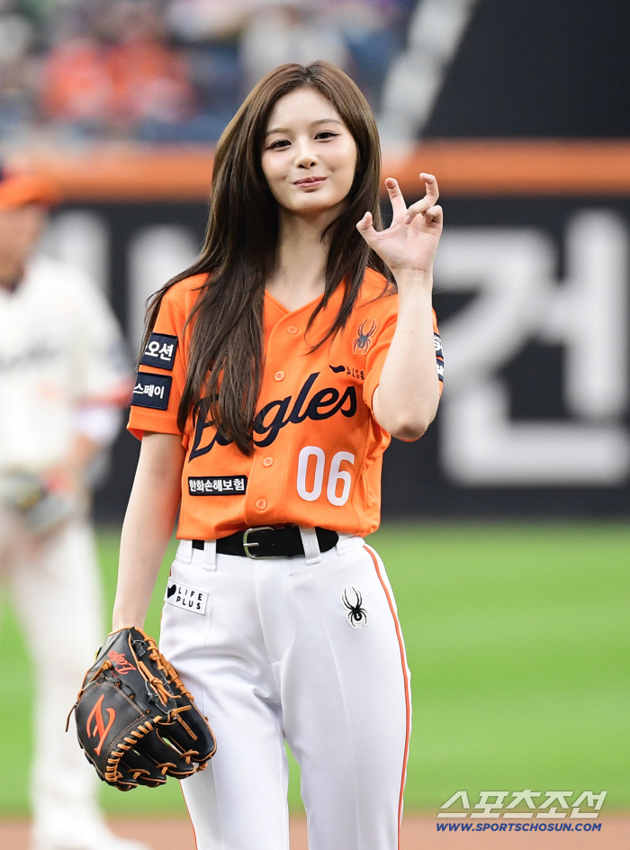  NMix Seol Yoon, the first pitch in a proud Eagles uniform