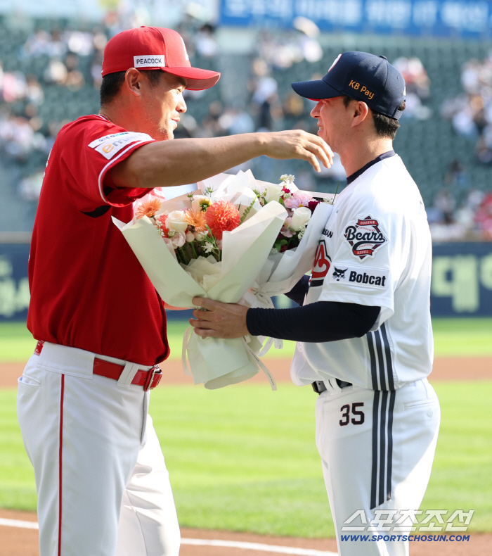  Noh Kyung-eun celebrated Ko Hyo-joon's 29th 600th game in KBO history