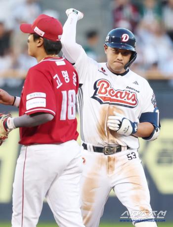  Yang Seok-hwan hit an RBI double
