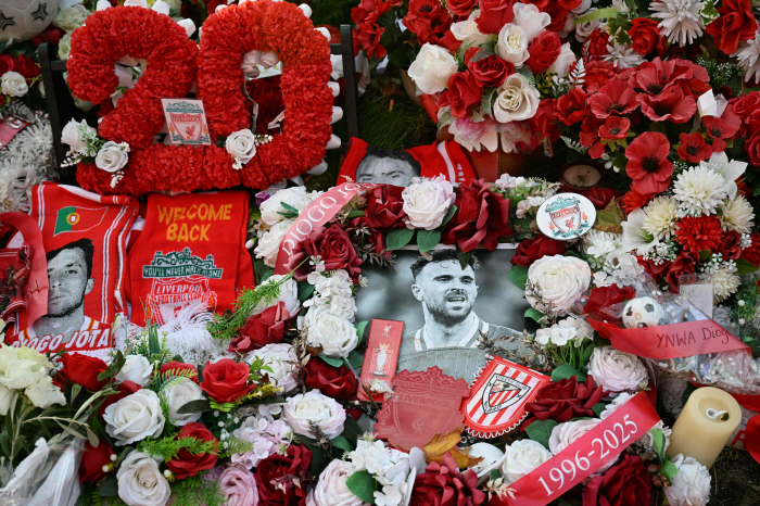 The romantic club Liverpool Jota has a two-year remaining annual salary of about 26 billion won → rarely seen in the soccer world of manager Slot to wife X children