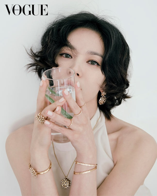 Song Hye-kyo Captivates in Chic Short-Hair Transformation