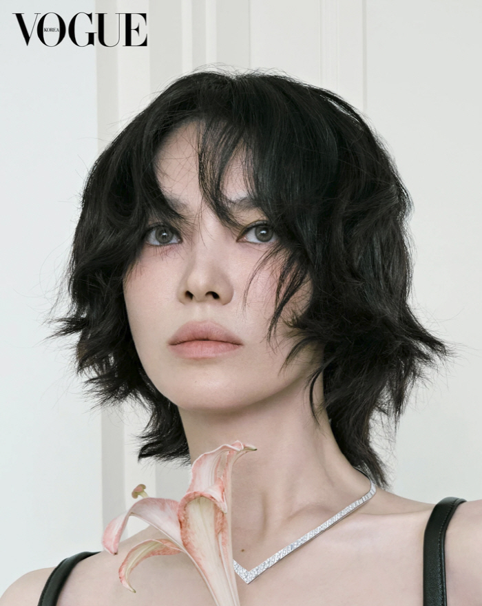 Song Hye-kyo Captivates in Chic Short-Hair Transformation