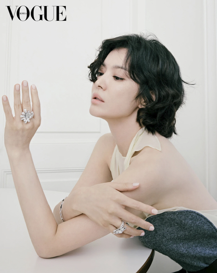 Song Hye-kyo Captivates in Chic Short-Hair Transformation