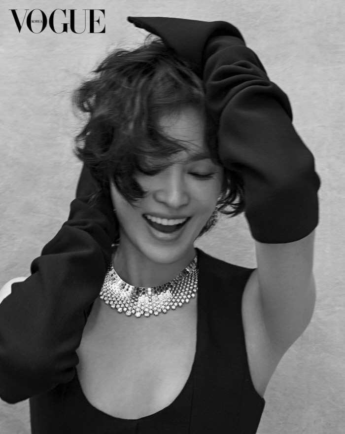 Song Hye-kyo Captivates in Chic Short-Hair Transformation