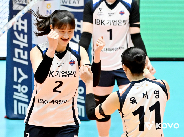 Wow, IBK Industrial Bank is lethargic without Yang Hyo-jin, beating Hyundai Engineering & Construction, which aims to win its second consecutive championship, and going to the final 