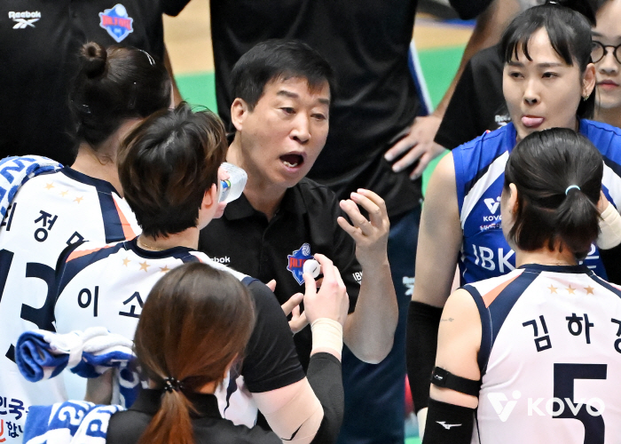 Wow, IBK Industrial Bank is lethargic without Yang Hyo-jin, beating Hyundai Engineering & Construction, which aims to win its second consecutive championship, and going to the final 