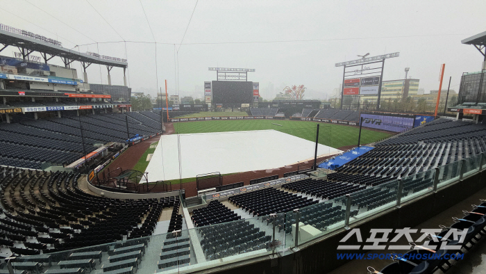 Hanwha LG is behind to win on Monday, but Daejeon Ball Park (Daejeon site) where strong rain falls throughout the day