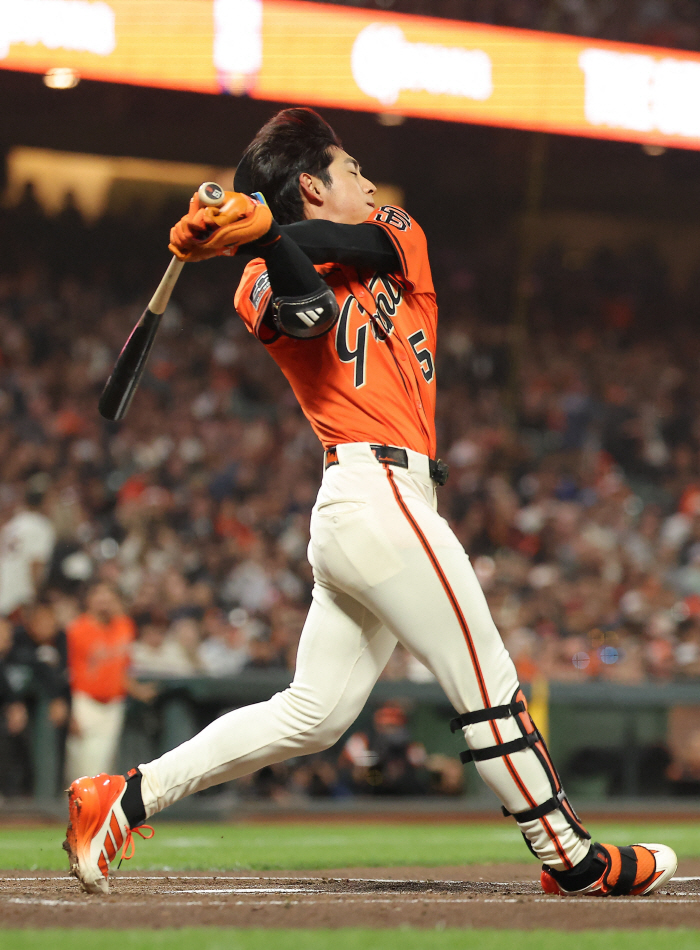 Is there a throw in the stands left in your head? San Francisco's Lee Jung-hoo 3 hits → No hit bat rapid freezing, and the record for the first time in history is on the verge of collapse