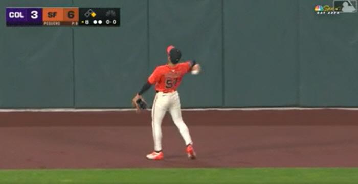 Is there a throw in the stands left in your head? San Francisco's Lee Jung-hoo 3 hits → No hit bat rapid freezing, and the record for the first time in history is on the verge of collapse
