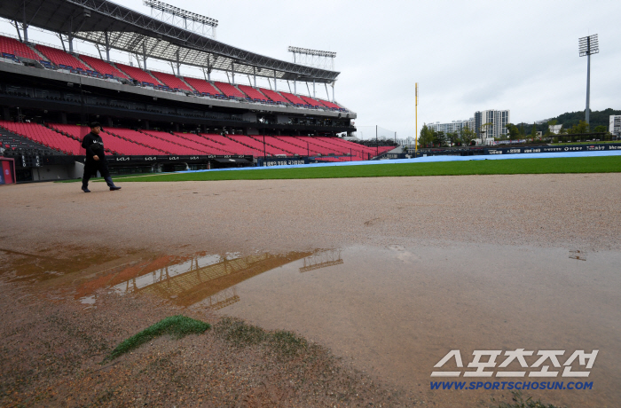 It's raining when the audience comes in! NCKIA Rain Cancellation → The energy of the universe in NC?? I play baseball on Monday, the 29th