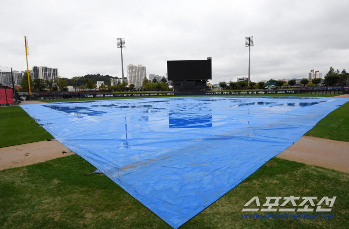 It's raining when the audience comes in! NCKIA Rain Cancellation → The energy of the universe in NC?? I play baseball on Monday, the 29th