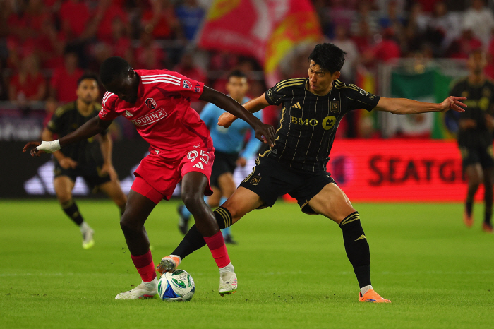 It's too obvious. Multi-goal  4G consecutive goals, Son Heung-min, the highest rating  MOM of the game 