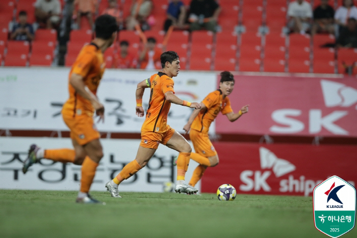  Acting Jeju Kim Jeong-soo suddenly took over the baton, first of all, the same lineup as Suwon FC's predecessor Hakbumson
