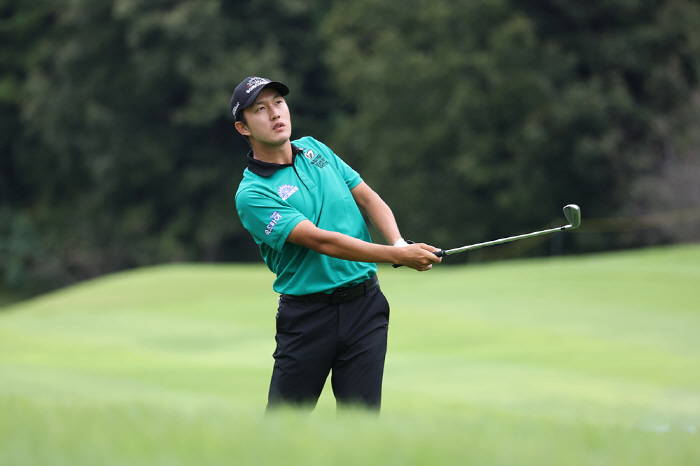 Just before sunset, champion putt Jeon Ga-ram won the Hyundai Marine Insurance Choi Kyung-ju Invitational by one stroke and won his fourth victory in total