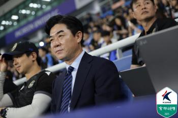 Manager Yoon Jung-hwan does not seem to be able to fill the gap of the injured, which is the cause of the recent slump