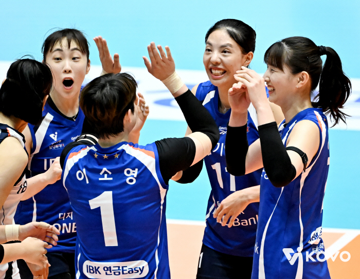A mark dedicated to Yuk Seoyoung? No way, IBK Industrial Bank won for the first time in 9 years...3-1 come-from-behind victory over the road corporation
