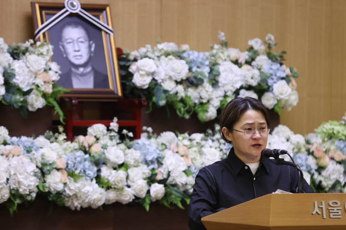My eternal adult...Kim Shin-young, Jeon Yu-seong cried, too. 