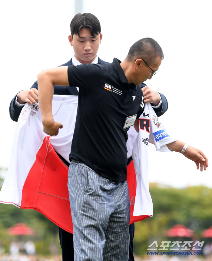 KIA's No. 1 Kim Hyun-soo stamping 130 million won...Completion of contracts for 9 rookies in 2026