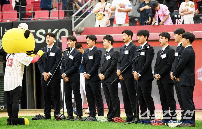 KIA's No. 1 Kim Hyun-soo stamping 130 million won...Completion of contracts for 9 rookies in 2026