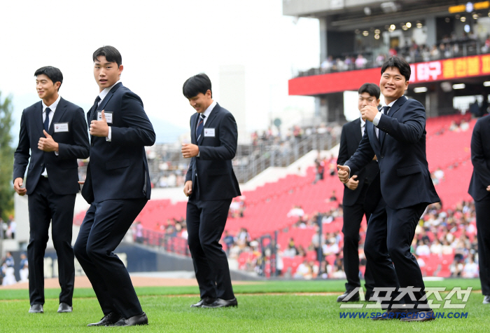 KIA's No. 1 Kim Hyun-soo stamping 130 million won...Completion of contracts for 9 rookies in 2026