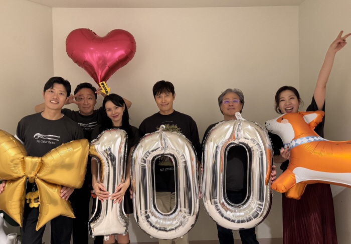 Park Chan-wook’s 'No Other Choice' Surpasses 1 Million Viewers in 5 Days