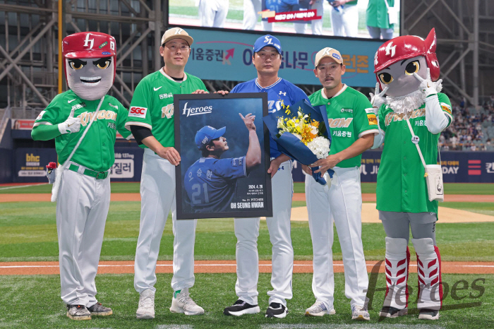 Oh Seung-hwan, the last retirement tour. We won't get on the team bus and come out of the stadium