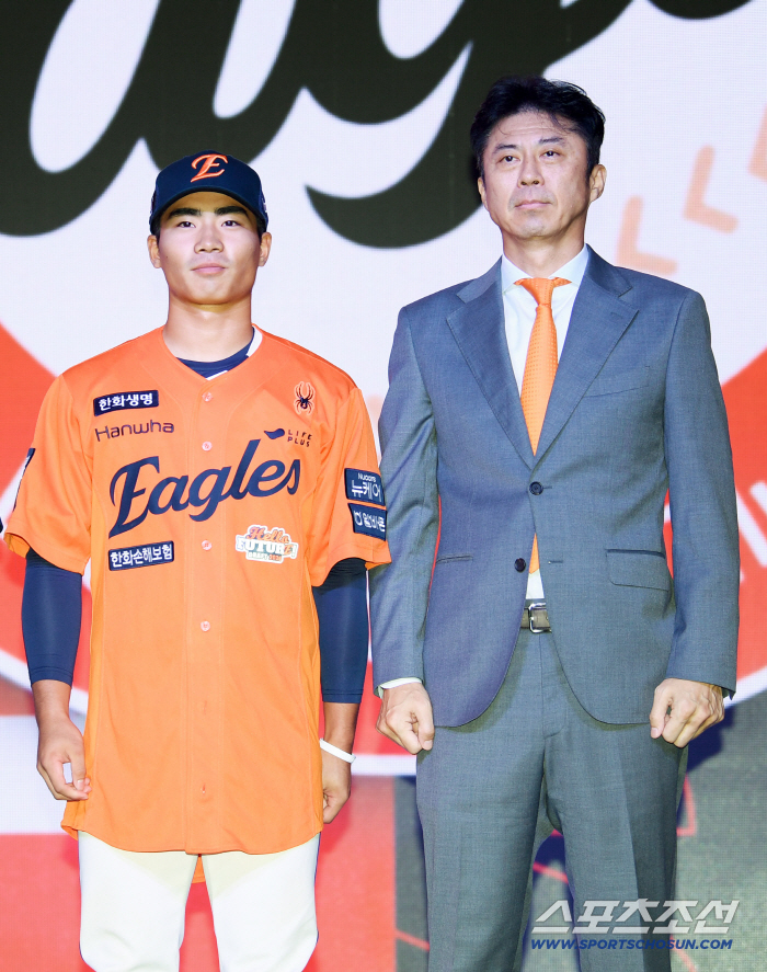 Outfielder's seal of 270 million won was the biggest...First greeting to Hanwha fans on the 30th 