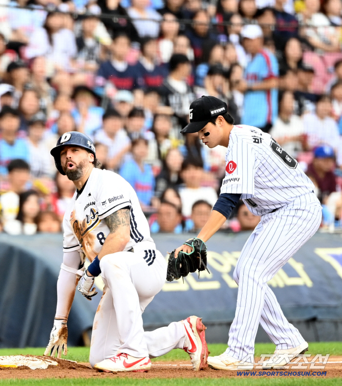  Cave cheers for a three-run triple with a bases-loaded chance!