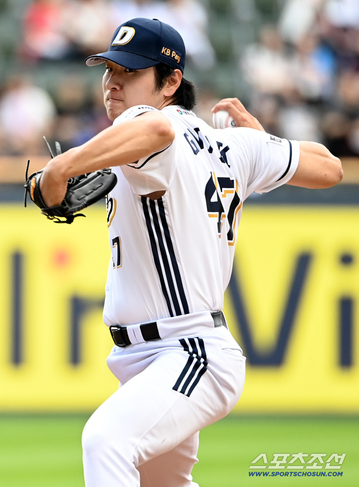  Doosan starter Kwak Bin's hard throw