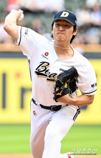  Doosan starter Kwak Bin's hard throw