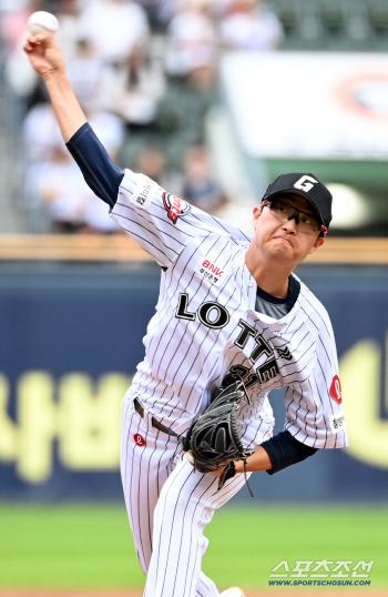  Lotte starter Park Se-woong's hard throw