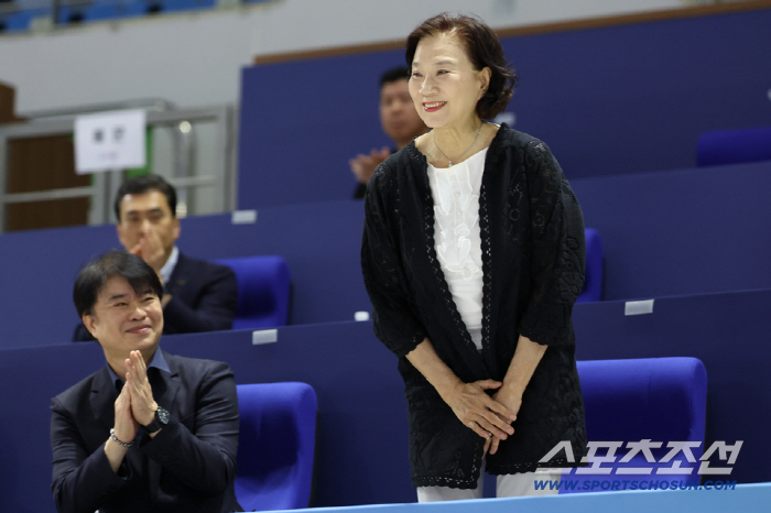 Thanks to Chairman Cho Yang-ho's legacy and Kim Ji-yu's heartfelt thank-you letter from Ilwoo Bae, the No. 1 elementary school player in the table tennis competition