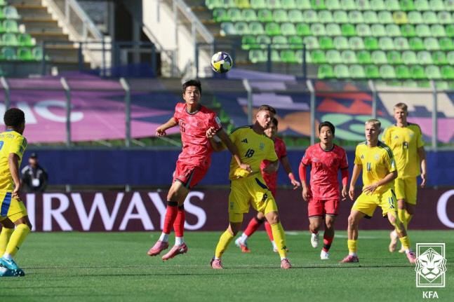 Two runs in 16 minutes  Kim Myung-joon's comeback goal Lee Chang-won-ho cried to Ukraine in the first round of the U20 World Cup with 12 losses