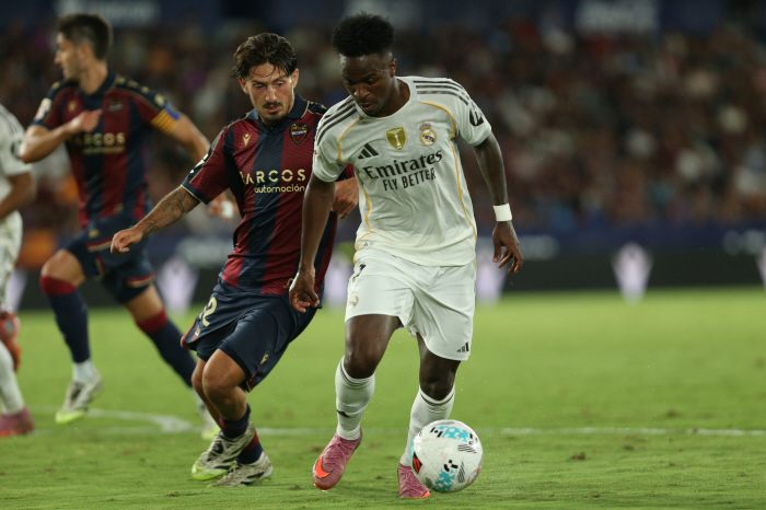 An annual salary of 329.3 billion @ Can't eat? Saudi Arabia is aiming for Vinicius Junior...The possibility of success is
