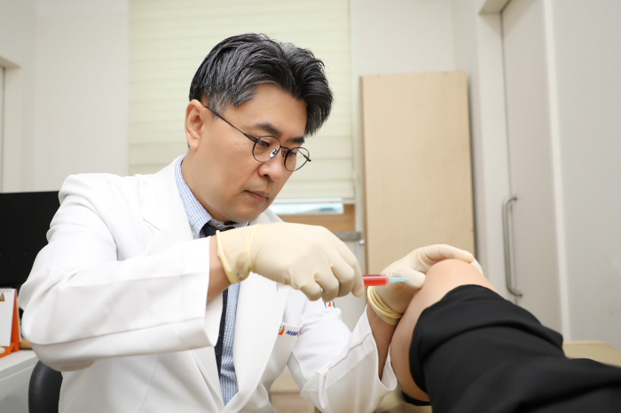 Himchan Hospital Self-Plate Rich Plasma (PRP) intra-articular injection helps reduce pain and improve function