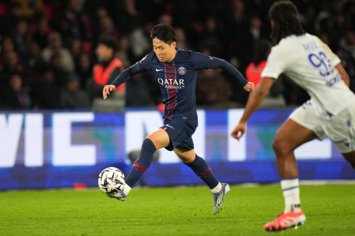 It's a fight again. PSG Lee Kang-in's performance is undermining, and he said he wasted the pass