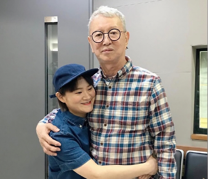 Kim Shin-young, who kept Jeon Yoo-sung's side, returns with an emaciated face, and runs right away to the point where I can't think of the listener