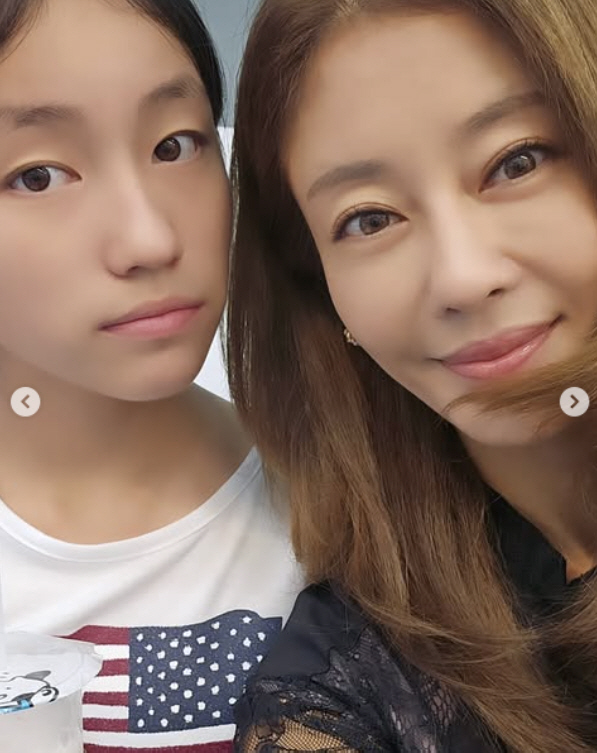 Lee Ji-hyun succeeded as a hairdresser, and her child's farming was also successfulA 13-year-old daughter who looks like an idol's mom is revealed